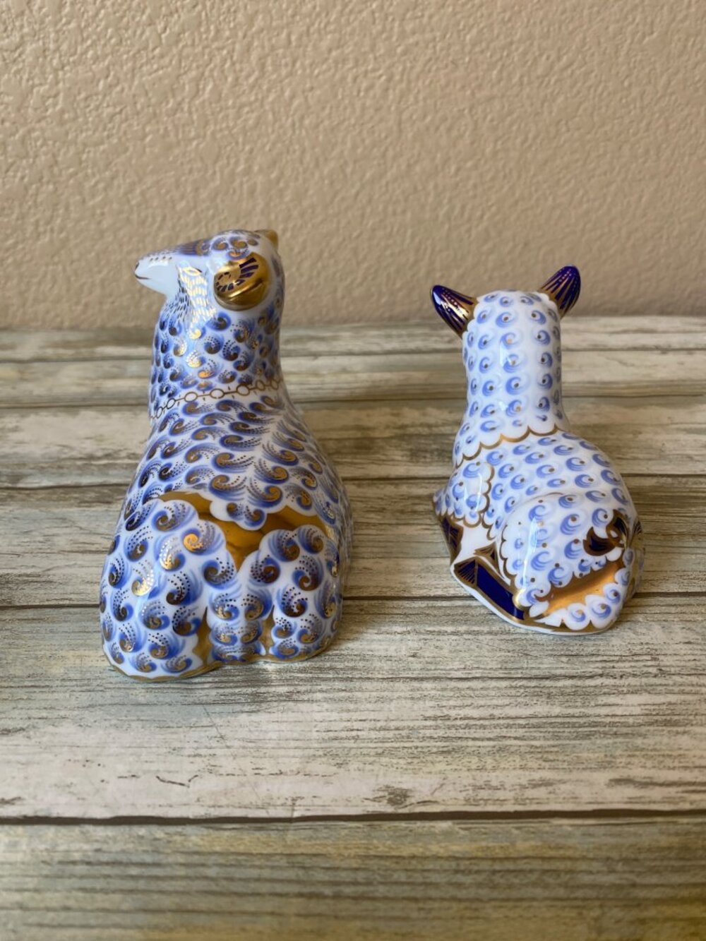 Set of 2 1994 Royal Crown Derby Imari Ram and Lamb Paperweights w/Gold Stopper - Picture 4 of 15